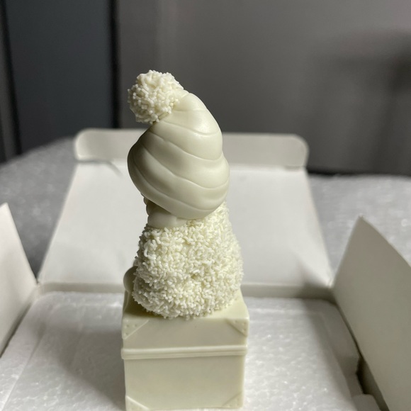 Department 56 Snowbabies November "A Smile To Treasure" Figurine - Picture 2 of 7